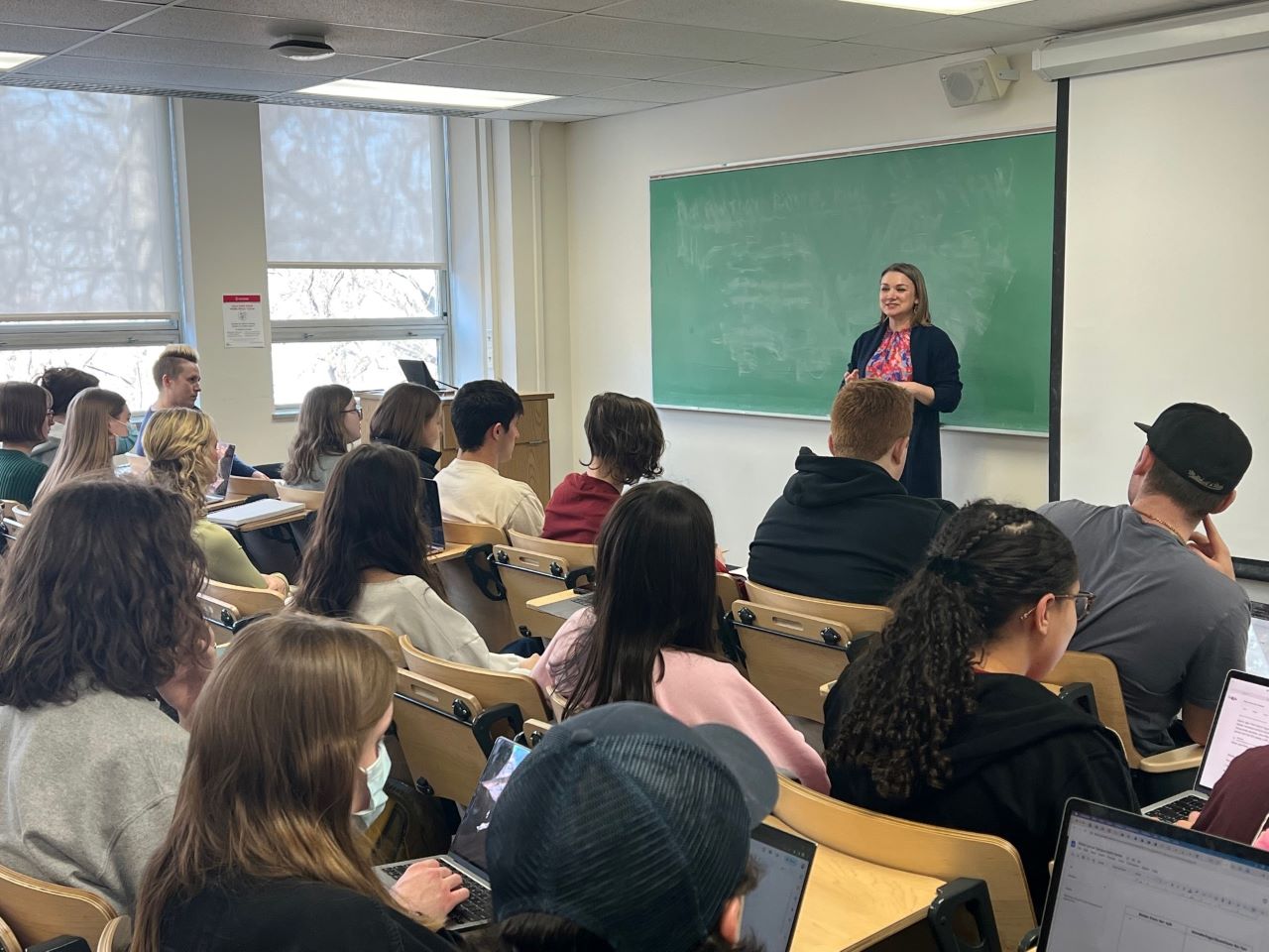 Tamara Keith speaks to a class of undergraduate students