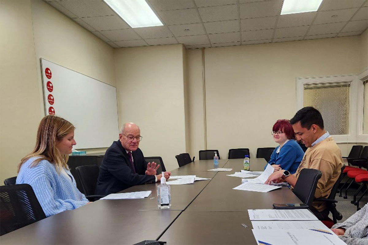 Students meet with Bob Lang