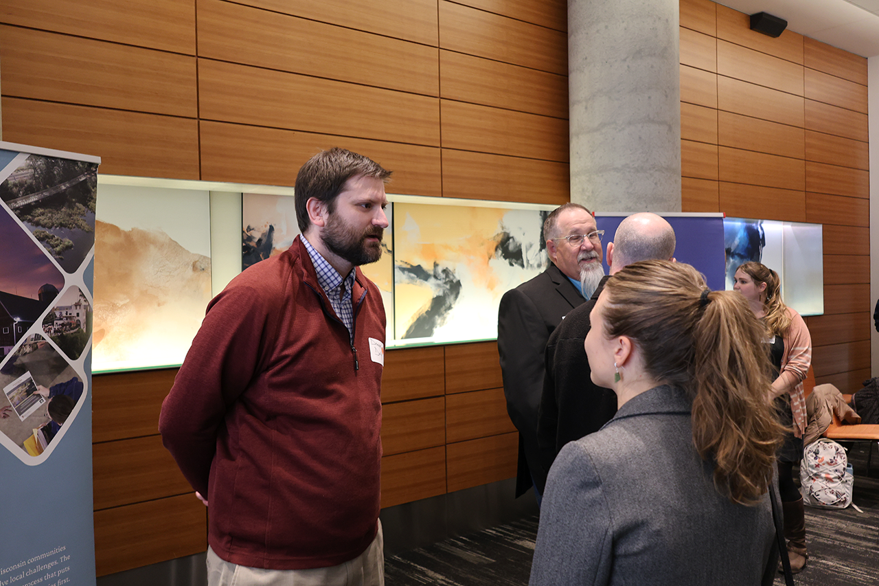 Drake Daily speaks with a student at the Eat & Greet.