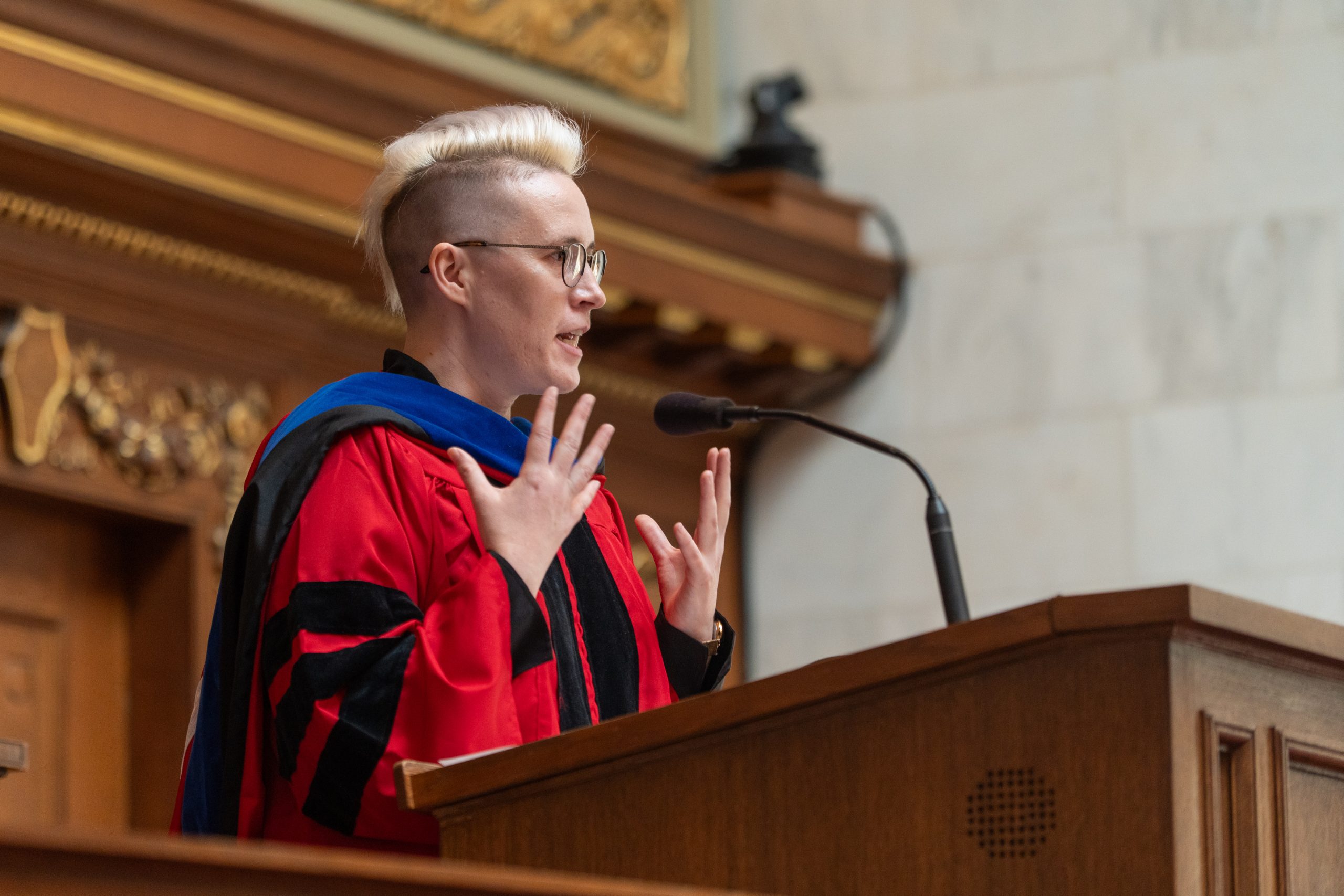 Faculty speaker Mariel Barnes speaks at podium