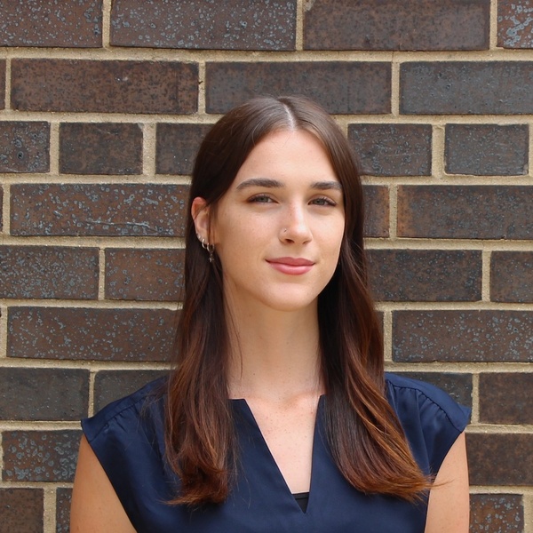 Tara smiling in her headshot.